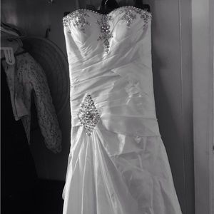 WHITE IVORY WEDDING DRESS